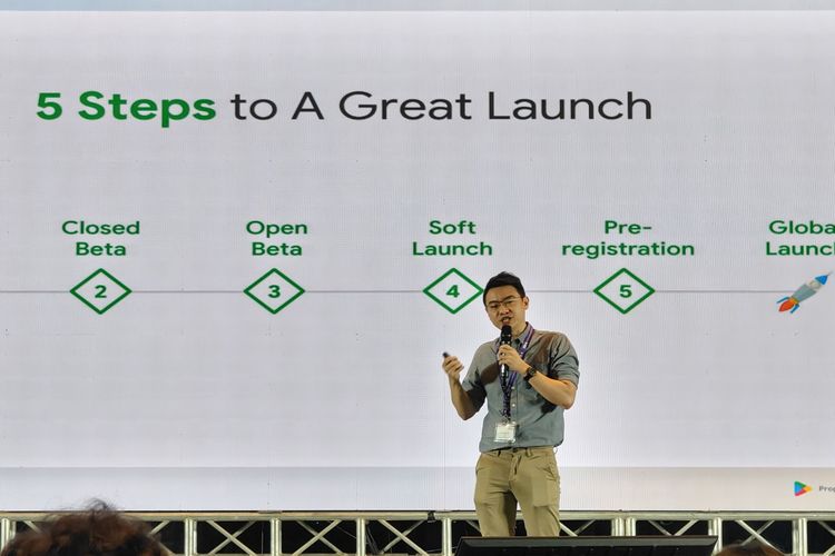 Strategic Partnership Development Manager Google Play, Zhong Wei Ng menjelaskan 5 tips supaya game mobile sukses dalam acara Indonesia Game Developer Exchange (IGDX) Conference 2023 yang digelar di The Stones Hotel, Bali, Jumat (13/10/2023).