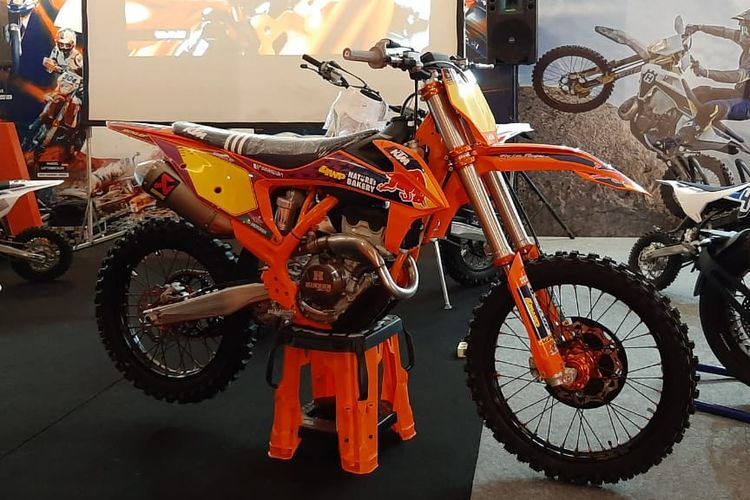 KTM 250 SX-F Troy Lee Designs, replika motor balap MX2, juga ikut hadir di IIMS 2021