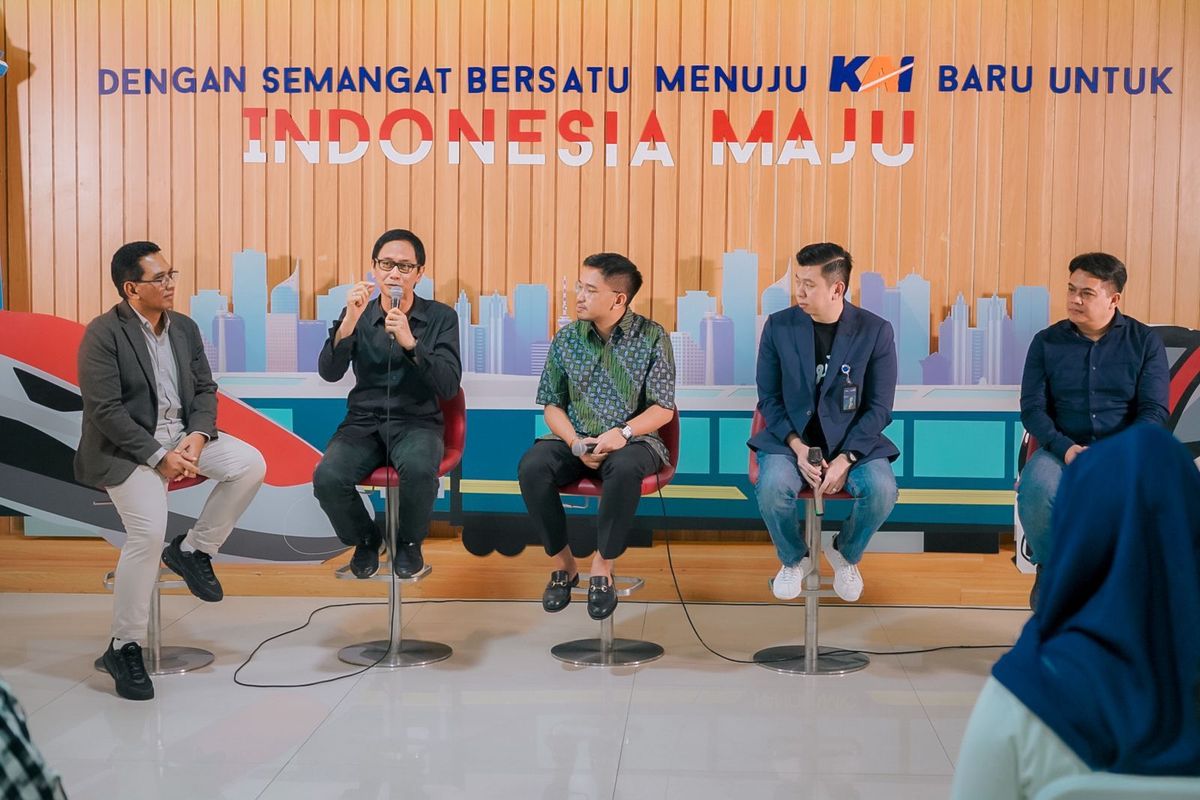 KAI Commuter berkolaborasi dengan Bank Mandiri akan menggelar MANGKUNEGARAN Garden Orchestra untuk mempromosikan aplikasi C-Access.