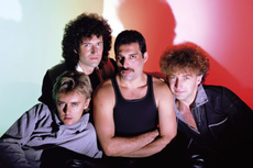 Lirik dan Chord Lagu The Night Comes Down - Queen