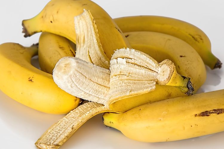 Makan buah pisang bisa memperparah penyakit tertentu, simak penjelasan di bawah ini.