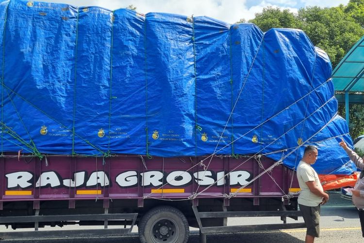 Truk ODOL mendapatkan sanksi teguran dari Satlantas Polresta Banyuwangi.