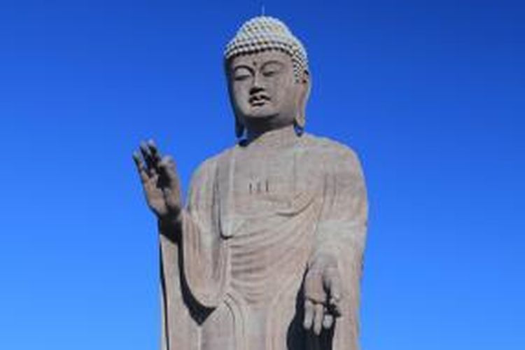 Patung Buddha di Kuil Ushiku, Jepang