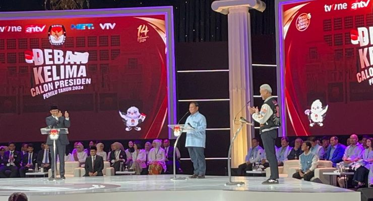 Debat Capres Terakhir, Ganjar Ungkit Kritik Tokoh sampai Kampus soal Praktik Demokrasi