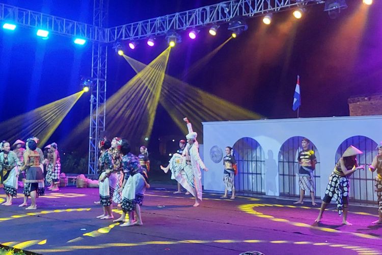 Demi Menonton Babad Benteng Willem 1, Pemudik Rela Tunda Kepulangan