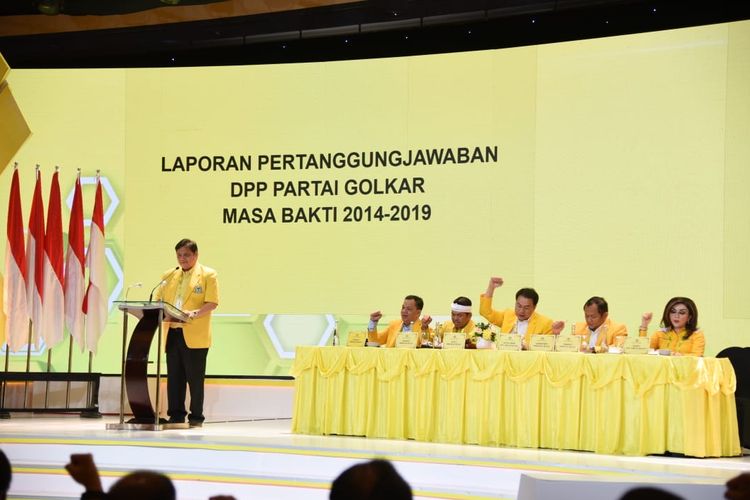 Ketua Umum Partai Golkar Airlangga Hartarto menyampaikan laporan pertanggungjawaban pengurus DPP Partai Golkar periode 2014-2019 dalam Munas Partai Golkar di Hotel Ritz Carlton, Mega Kuningan, Jakarta, Rabu (4/12/2019).