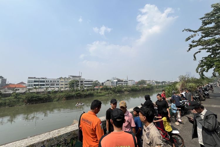 Kronologi Pemuda Hilang Tenggelam di Kali Ciliwung Jakbar, Diduga Panik Dikejar 5 Orang