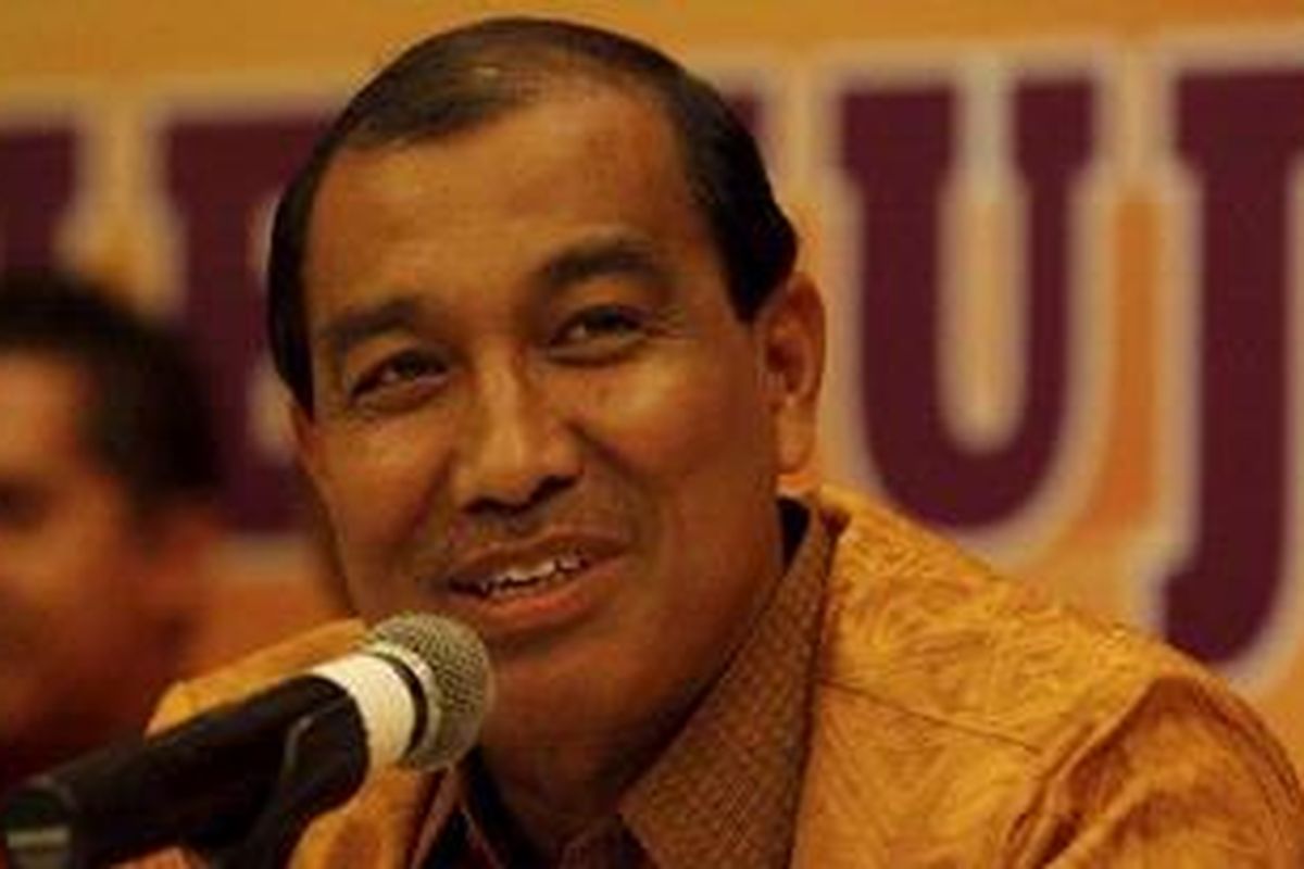 Calon Wakil Gubernur yang diusung Partai Golkar Nono Sampono hadir dalam acara deklarasi pasangan Calon Gubernur dan Wakil Gubernur dari Partai Golkar di Hotel Sultan, Senayan, Jakarta, Kamis (8/3/2012). Partai Golkar yang berkoalisi dengan PPP dan PDS mengusung pasangan Alex Noerdin dan Nono Sampono untuk maju dalam pilkada DKI Jakarta pada bulan Juli 2012. 