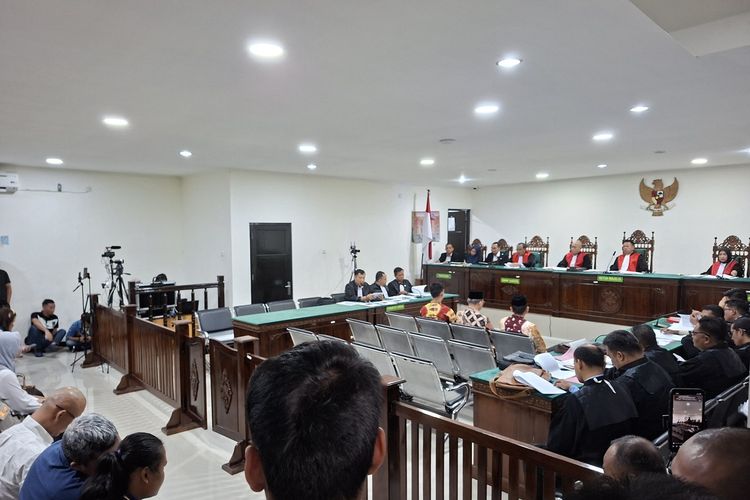 Sidang Perdana, Eks Gubernur Bengkulu Rohidin Akui Salah dan Semua Uang Telah Dibagikan ke Masyarakat