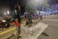 Dagangan Pernak-pernik Timnas Laris Manis saat Laga Indonesia Vs Vietnam di GBK