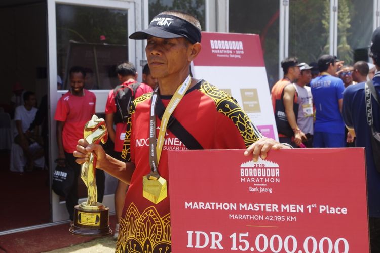 Peraih peringkat pertama Borobudur Marathon 2019 kategori Master Men, Kholil.