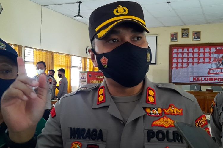Kapolres Blora, AKBP Wiraga Dimas Tama saat meninjau vaksinasi merdeka di SMAN 1 Tunjungan Blora, Kamis (5/8/2021)
