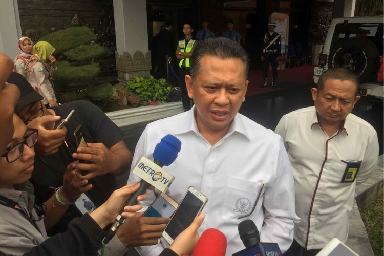 Ketua DPR RI Bambang Soesatyo mengaku kaget mendengar penetapan Taufik sebagai tersangka kasus dugaan tindak pidana korupsi terkait Dana Alokasi Khusus (DAK) untuk Kabupaten Kebumen, Jawa Tengah, Selasa (30/10/2018).