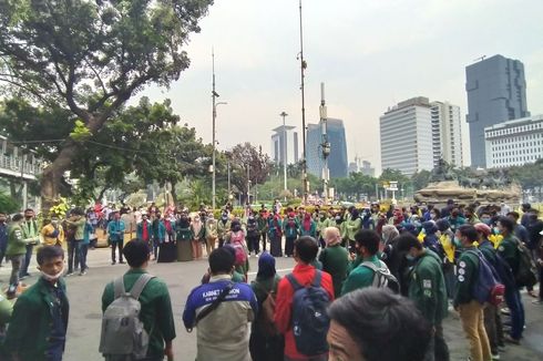 Dua Kelompok Massa Berorasi Terpisah di Patung Kuda 