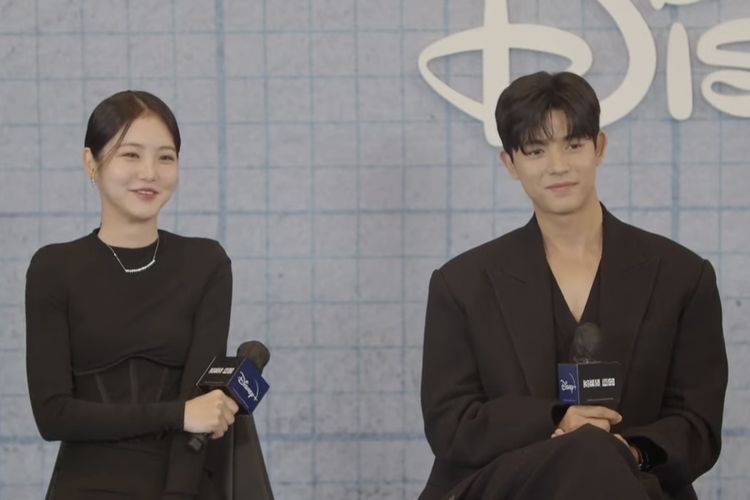 Lomon (kanan) dan Shin Ye Eun (kiri) dalam virtual konferensi pers global drama Revenge of Other, Selasa (8/11/2022).