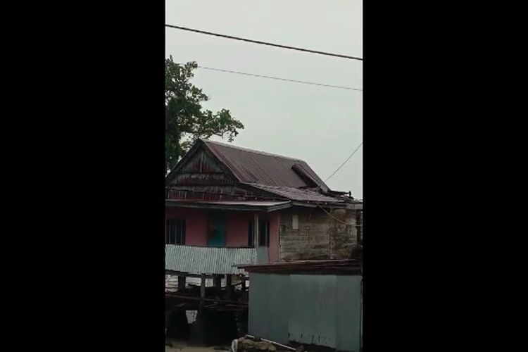 Angin Kencang Muncul dari Laut dan Sapu 3 Rumah, Warga Luwu Panik
