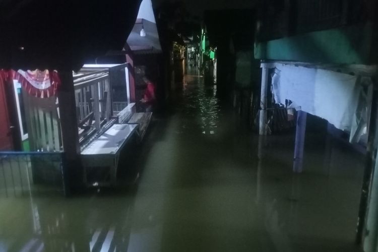 Lebih dari 10 tahun lebih, warga Kampung Cijagra, Desa Bojongsoang, Kecamatan Bojongsoang, Kabupaten Bandung, Jawa Barat, harus hidup berdampingan dengan banjir luapan sungai Cikapundung.