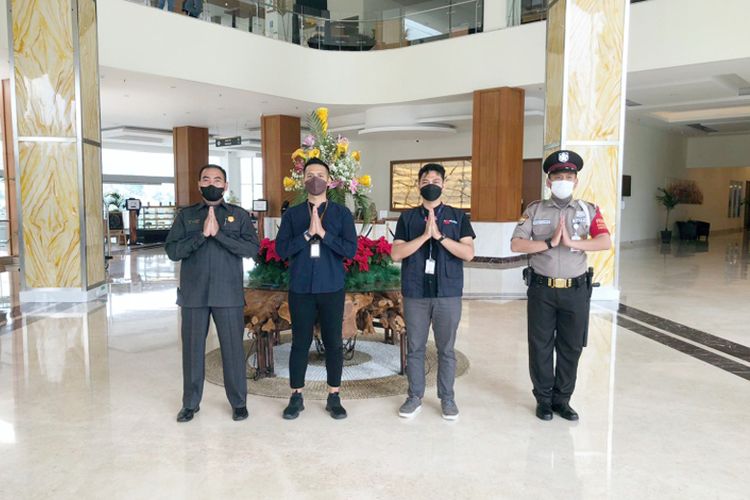 Seluruh karyawan Le Eminence Hotel Puncak telah divaksinasi.
