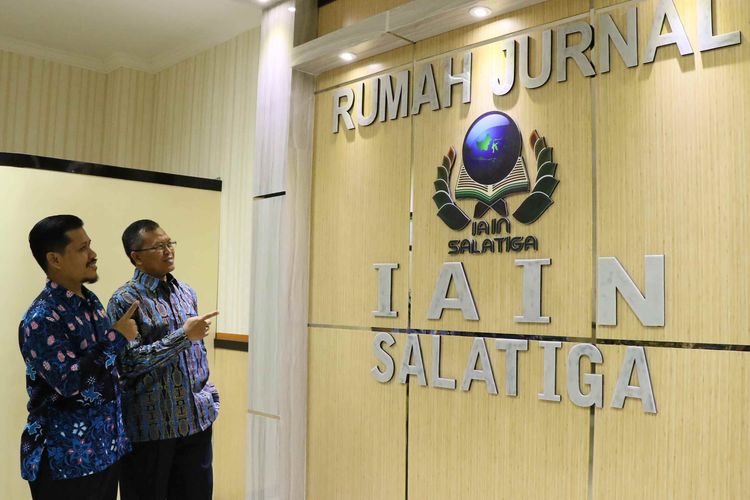 Rektor IAIN Salatiga, Prof. Zakiyuddin meresmikan Rumah Jurnal