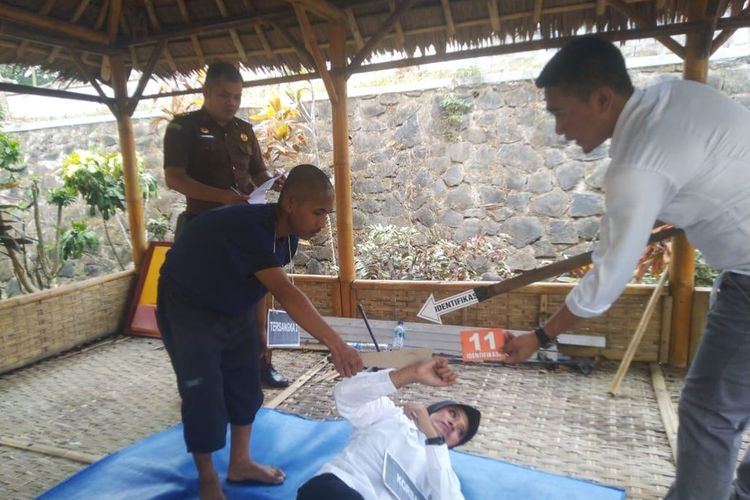 Polres Lebak, Banten menggelar rekonstruksi kasus pembunuhan beserta pemerkosaan terhadap remaja suku Baduy, Senin (16/9/2019).