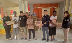 Bantu Warga Terdampak Erupsi Gunung Lewotobi, Bank Mandiri Salurkan Bantuan Bahan Pokok di Flores Timur