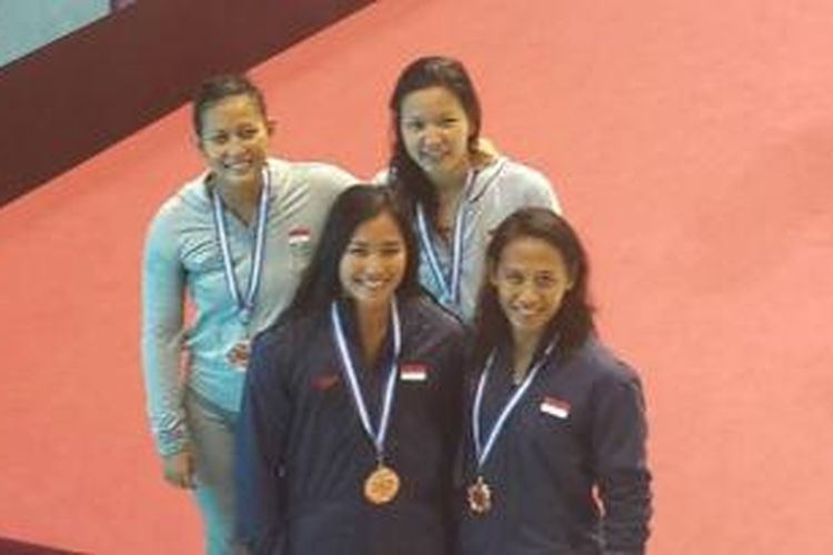 Tim estafet puteri Indonesia di ajang SEA Swimming Championship ke 2 di Singapura