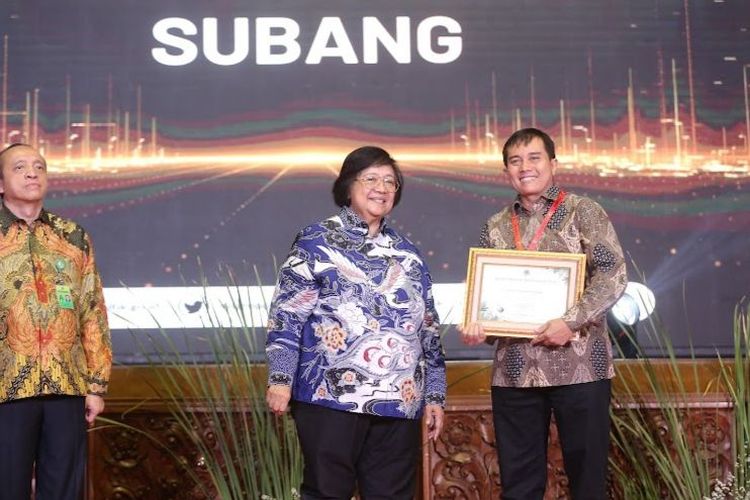 Dua pabrik Danone-AQUA, Subang dan Wonosobo, berhasil meraih penghargaan pada Program Kampung Iklim (ProKlim) 2023 yang diselenggarakan oleh Kementerian Lingkungan Hidup dan Kehutanan (KLHK).