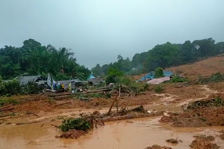 Kondisi Desa Pangkalan usai dihajar longsor, saat ini 15 warga ditemukan meninggal dan 50 lagi dinyatakan hilang