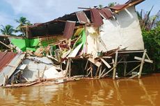 Tongkang Tabrak Rumah Warga di Sungai Kapuas Kalbar, 1 Orang Tewas