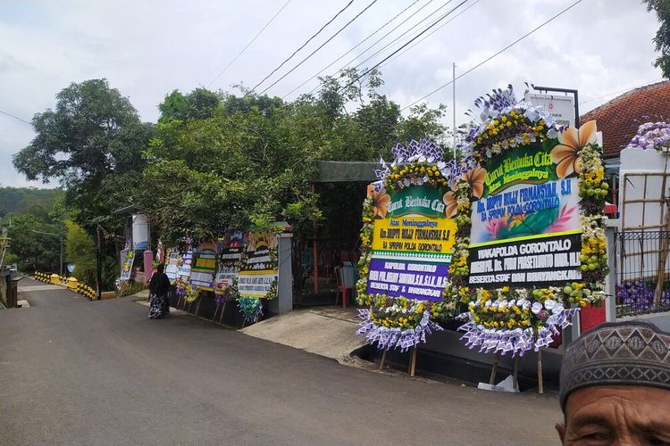 Suasana rumah duka Briptu RF di Kecamatan Mijen, Kota Semarang