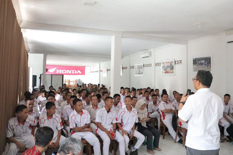 AHM transfer teknologi motor listrik melalui edukasi ke SMK binaan