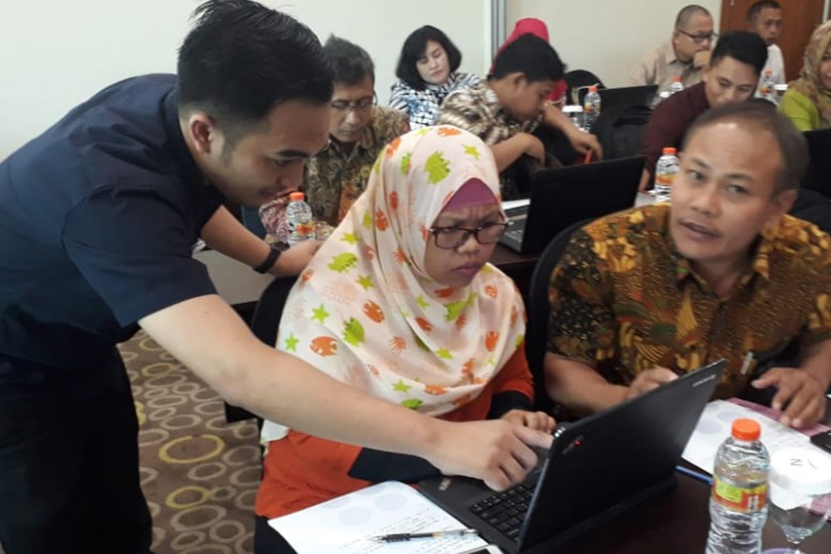 Para peserta ratek Asuransi Usaha Tani Padi (AUTP) dan Asuransi Usaha Ternak Sapi (AUTS) mengikuti workshop pendaftaran peserta asuransi pertanian dengan menggunakan aplikasi SIAP, Selasa (12/02/2019).