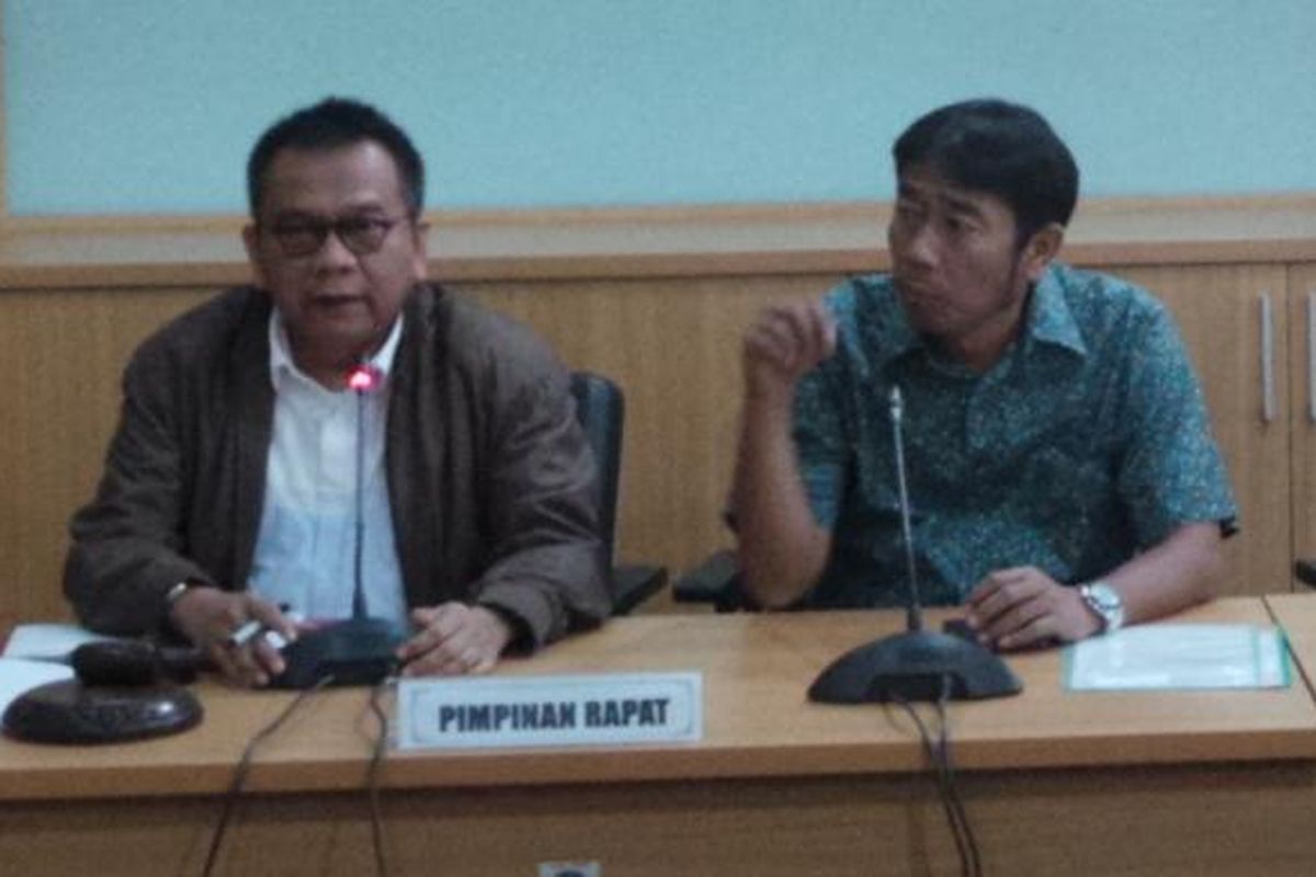 Wakil Ketua DPRD DKI Jakarta Abraham Lulung Lunggana (pakai kemeja hijau) dan Mohamad Taufik saat bertemu perwakilan warga Kalijodo di Gedung DPRD DKI Jakarta, Jumat (19/2/2016). 