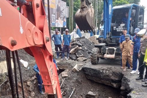 Separuh Jalan di RA Kartini Ambles karena Gorong-Gorong Pecah, Materialnya Dianggap Tak Kuat