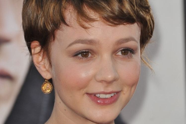 Model rambut pendek wanita caesar crop.