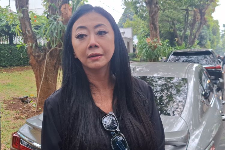 Terisak, Asri Welas Kenang Sosok Guruh Soekarnoputra Sudah seperti Ayah Sendiri