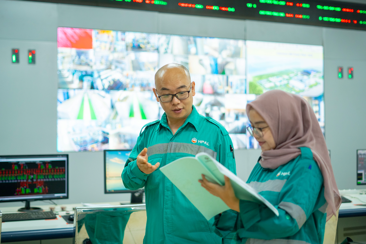 Control room PT Halmahera Jaya Feronikel (HPAL) di Pulau Obi, Kabupaten Halmahera Selatan, Provinsi Maluku Utara.