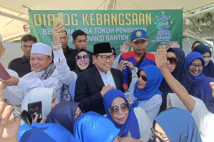 Muhaimin Iskandar saat menghadiri acara 'Titip Gus' di Kota Serang, Banten. Cak Imin menantang Prabowo Subianto meletakan jabatannya sebagai Menhan dan Gibran sebagai Wali Kota Solo seperti Mahfud MD mundir dari Menko Polhukam