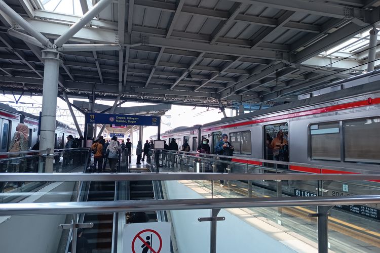 KRL Jakarta Kota-Bogor Kembali Normal, St Manggarai Kini Lengang Setelah Sempat Padat