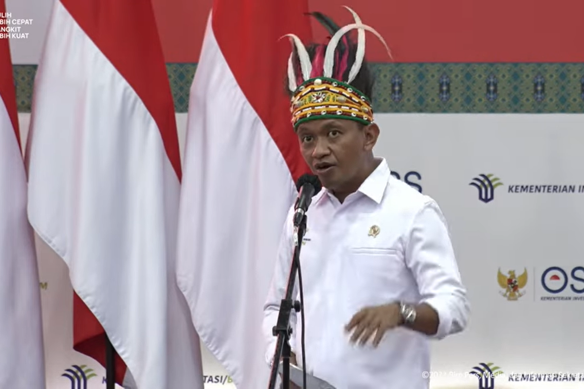 Tangkapan layar Menteri Investasi Bahlil Lahadalia memberikan sambutan serta laporan kepada Presiden Joko Widodo dalam kegiatan pemberian NIB ke UMK Perseorangan di Jayapura, Rabu (31/8/2022).