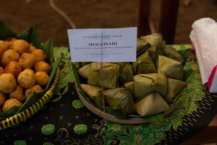 Nagasari atau nogosari buatan warga Gunungkidul; terbuat dari tepung beras, santan, dan pisang.