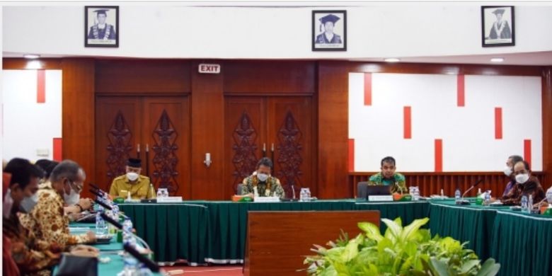 Ketua Majelis Wali Amanat (MWA) Universitas Andalas (Unand) yang juga Menteri Kelautan dan Perikanan, Sakti Wahyu Trenggono mengunjungi kampus pada Senin (6/12/2021).