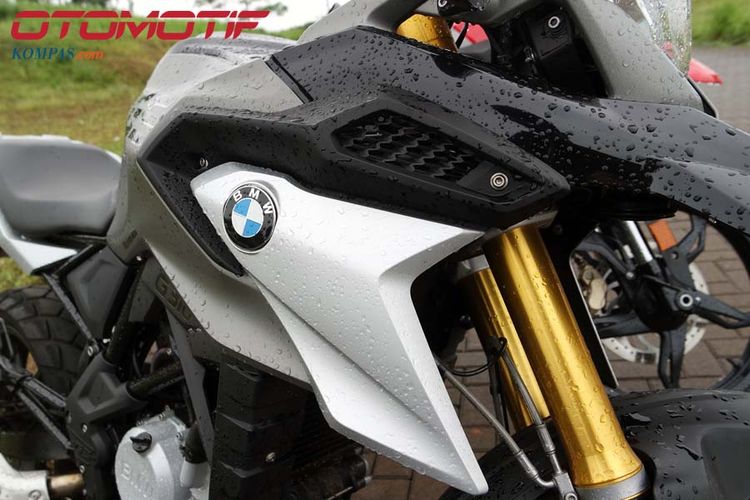 BMW G310GS menggunakan fairing bergaya keluarga GS.