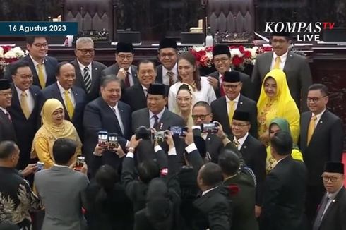 Momen Prabowo-Airlangga Akrab Berfoto Bersama di Sidang Tahunan MPR, Dikerubuti Legislator Golkar