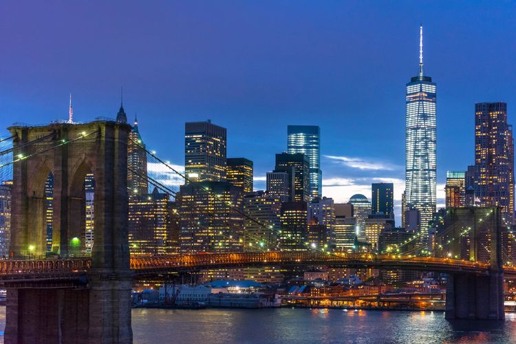 Brooklyn Bridge di kota New York.