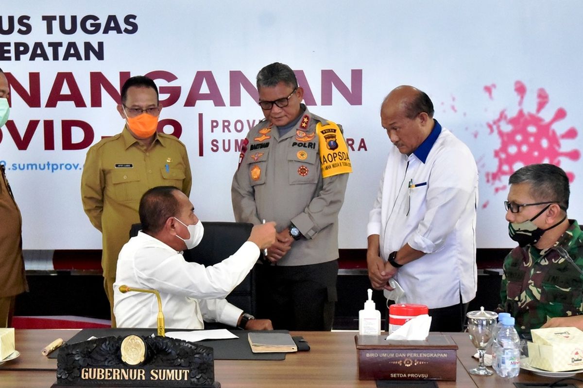 Gubernur Sumut Edy Rahmayadi bersama Forkopimda Sumut usai video conference dengan kepala staf kepresidenan, menteri ATR/BPN dan menteri BUMN di pendopo rumah dinas gubernur, Senin (31/8/2020)