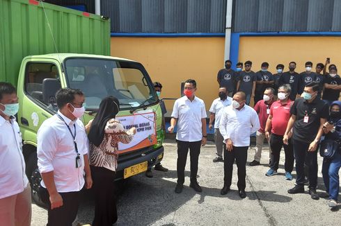 Mensos Juliari Batubara Tutup Bansos Beras untuk PKH