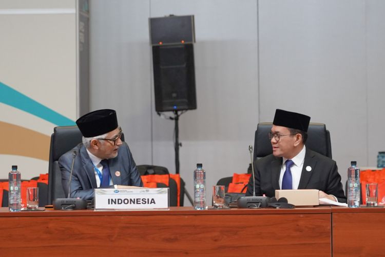 (Kiri) Menteri Perdagangan (Mendag) Budi Santoso dalam Pertemuan Menteri Kerja Sama Ekonomi Asia-Pasifik (APEC Ministerial Meeting/AMM) ke-35 yang digelar di Lima, Peru, Kamis (14/11/2024). 