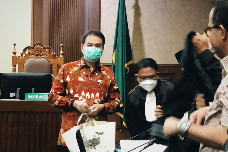 Mantan Wakil Ketua DPR, Azis Syamsuddin saat persidangan di Pengadilan Tindak Pidana Korupsi (Tipikor) Jakarta, Senin (13/12/2021). Azis merupkan terdakwa dugaan suap pengurusan perkara di KPK. Ia disebut jaksa menyuap eks penyidik KPK, Stepanus Robin Pattuju senilai Rp 3,5 miliar. 