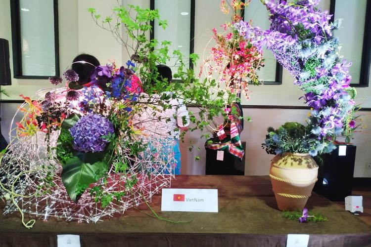 Rangkaian bunga karya peserta World Flower Council di The Westin Hotel, Nusa Dua, Bali (19-22/9/2019).